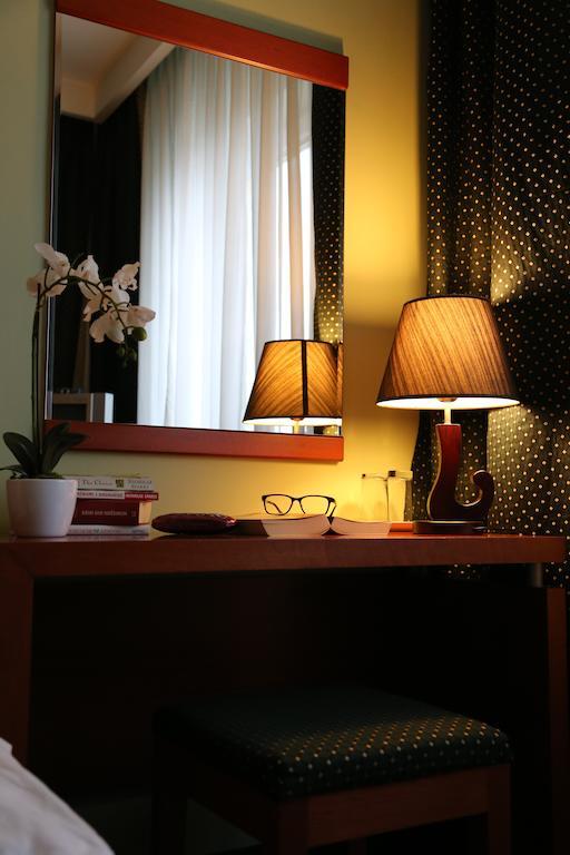 Hotel Apollonia Pristina Szoba fotó