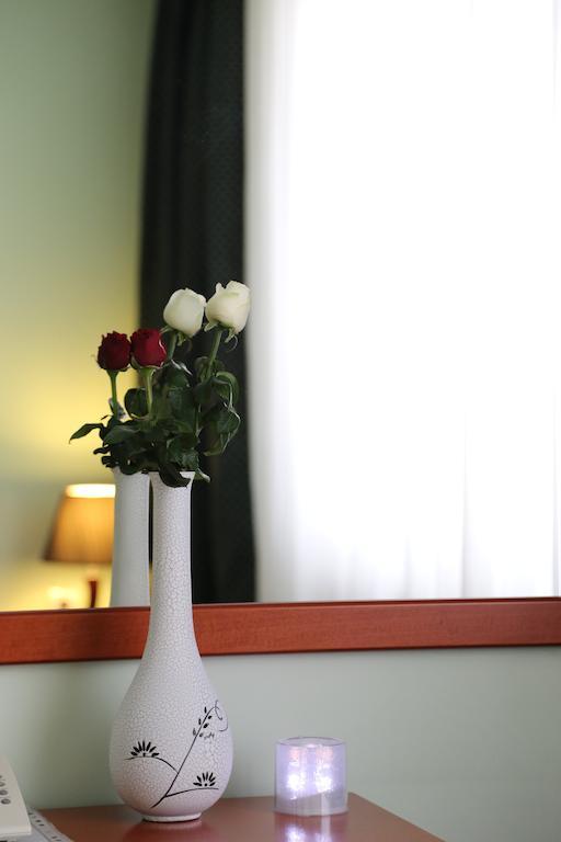 Hotel Apollonia Pristina Szoba fotó