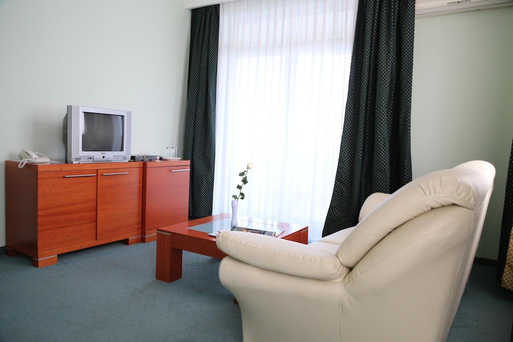 Hotel Apollonia Pristina Szoba fotó