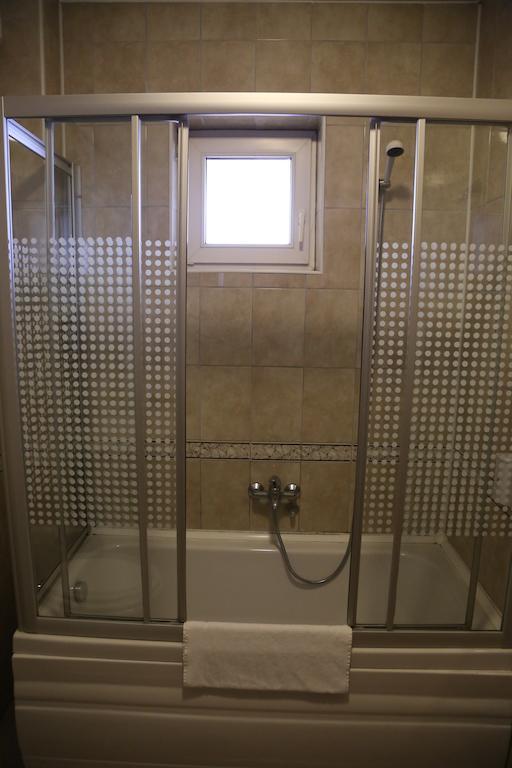Hotel Apollonia Pristina Szoba fotó
