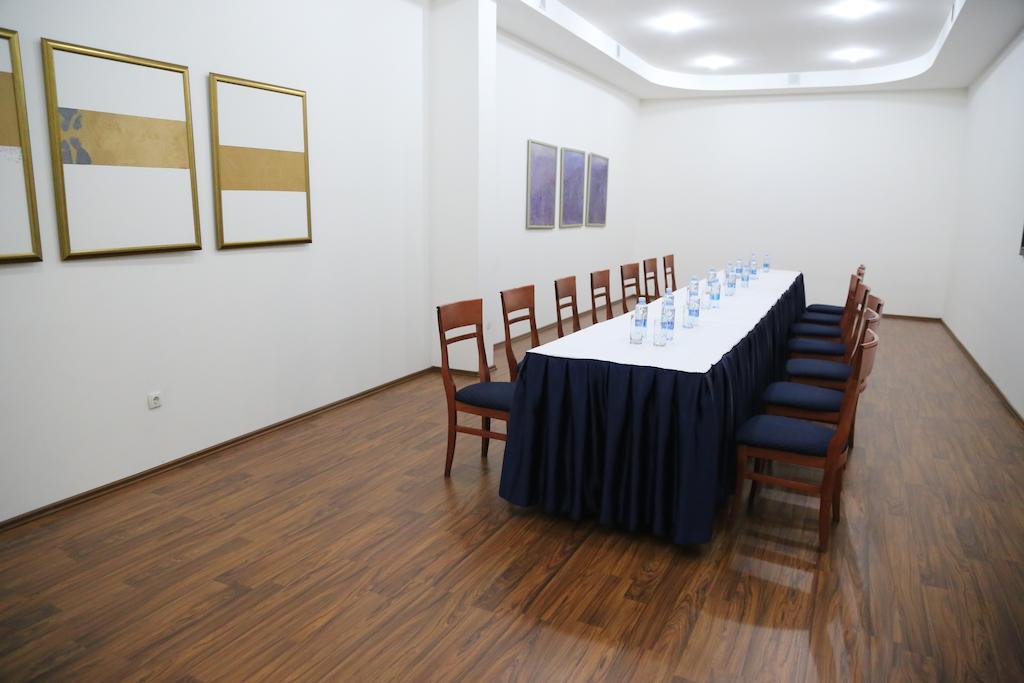 Hotel Apollonia Pristina Kültér fotó